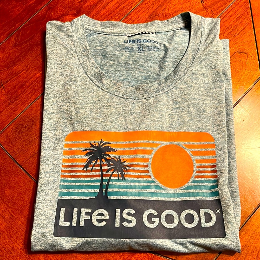 Athletic fit tee shirt